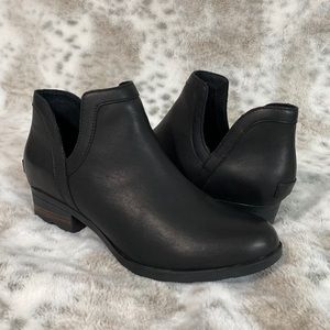 NWOB Sorel Lolla Black Leather Cut Out Shootie Size 11